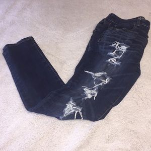 American Eagle Dark Washed Ripped Jeans ✨